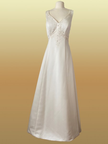 Sahara wedding dress front - size 16